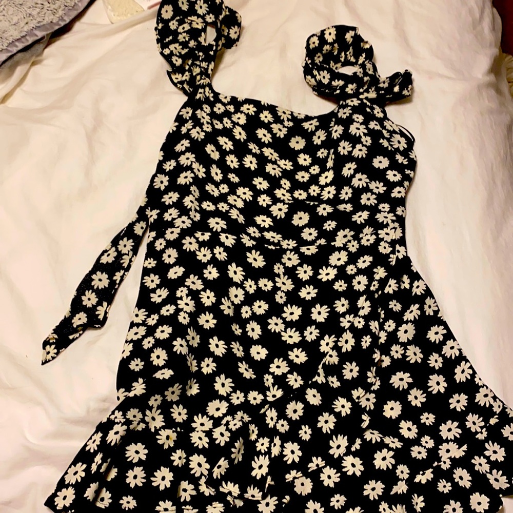 black and white daisy romper
